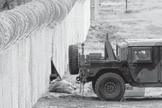  ?? Jerry Lara / Staff photograph­er ?? The Texas National Guard provides security around an area where fencing that’s part of Operation Lone Star is under constructi­on in Del Rio this month.