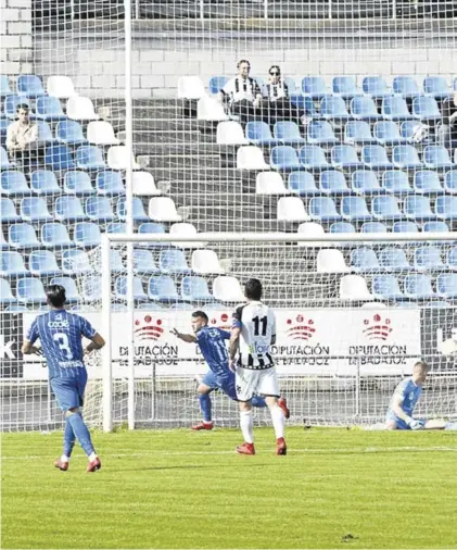  ?? ANDRÉS RODRÍGUEZ ?? Uno de los goles del Murcia, ayer.