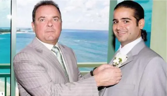  ??  ?? 1.Vittorio Mirarchi (à droite) à son mariage aux Bahamas en compagnie de son garçon d’honneur Raynald Desjardins, en 2009.
2. Une partie des 300 000 $ en diverses devises que les policiers ont trouvées au condo de Mirarchi en 2011. 3. La SQ avait...