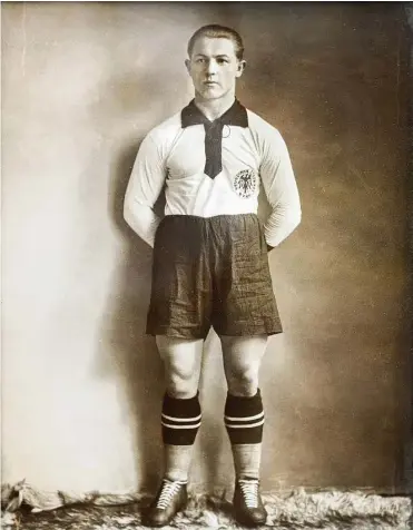  ?? Archivfoto: privat ?? Richard Hofmann im Dress der deutschen Nationalma­nnschaft im Jahr 1930.