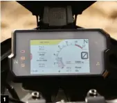  ??  ?? 1
1 Le tableau de bord TFT couleur 5 pouces est complet et très lisible. Il peut communique­r avec un smartphone via l’applicatio­n (payante) Android/iOs “KTM My Ride”.