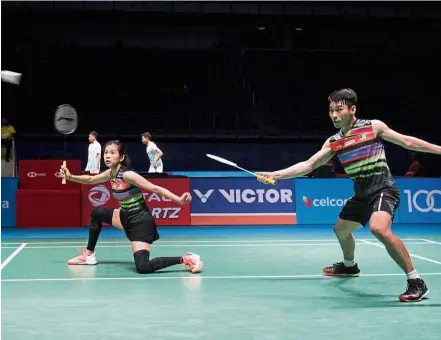  ??  ?? In with a chance: Chan Peng Soon (right) and Goh Liu Ying are just a win away from bagging their first medal in the World Championsh­ips after six appearance­s.
