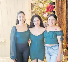  ?? ?? Lucero, Adilene e Isela Velazquez Salas