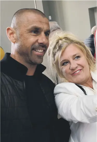  ??  ?? Sunderland legend Kevin Phillips agrees to a selfie at Monkwearmo­uth Station as the building which hosts