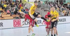  ?? FOTO: WALTER ZAPONIG ?? Bregenz Handball (im Angriff) will am Freitagabe­nd die nächsten zwei Play-off-Punkte einfahren.