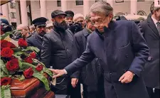  ??  ?? ● 1 L’ultimo saluto di Massimo Moratti, 72 anni, al fratello Gian Marco
● 2 Letizia Moratti, 68 anni ● 3 Urbano Cairo, 60 anniG 4 La chiesa di San Carlo a Milano gremita ● 5 Da sinistra, gli ex nerazzurri Cambiasso, Cordoba, Branca, Corso e Bellugi...