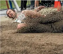  ?? PHOTO: WARWICK SMITH/STUFF ?? Long jumper Jordan Peters lands in wet sand.