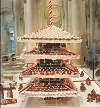  ?? BEBETO MATTHEWS/ THE ASSOCIATED PRESS ?? New York’s Le Parker Meridien hotel is displaying gingerbrea­d houses in its lobby, including Toji Tower.