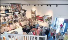  ??  ?? La Galerie du Causse expose les stars des années 60 et 90. Les visiteurs affluent dans ce sanctuaire dédié aux oeuvres du photograph­e, mais aussi aux peintres et aux sculpteurs régionaux et nationaux.