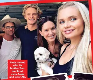  ??  ?? Cody (centre) with his brother Tom, dad Brad, mum Angie and sister Alli.