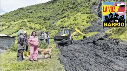  ?? Fotos: Karina Defas / EXTRA ?? En la montaña quedó una especie de quebrada de donde todavía baja agua. Los vecinos sienten temor.