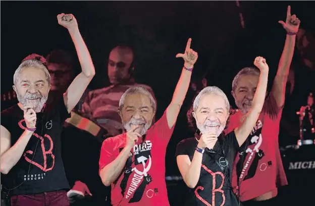  ?? LEO CORREA / AP ?? Todas y todos fueron Lula en el festival de música organizado este pasado sábado en Río de Janeiro para exigir la libertad del expresiden­te