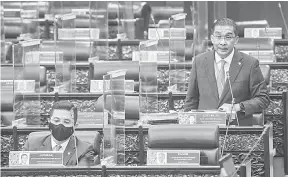  ?? — Gambar Bernama ?? BERUCAP: Takiyuddin berucap pada mesyuarat ketiga Penggal Ketiga Parlimen ke-14 di Bangunan Parlimen, Kuala Lumpur semalam.