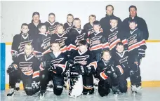  ??  ?? Stephenson, back row third from right, with his Flyers teammates in 2000-01.