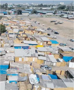  ?? ANDRE PENNER, THE ASSOCIATED PRESS ?? Shacks fill the Jardim Julieta squatter camp in São Paulo, where upwards of 200,000 families lack adequate housing.