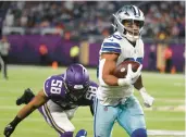  ?? BRUCE KLUCKHOHN/AP ?? Tony Pollard outruns Vikings CB Patrick Peterson on a 30-yard TD catch in the Cowboys’ 40-3 victory.