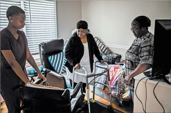  ?? ZBIGNIEW BZDAK/CHICAGO TRIBUNE ?? Phyllis Wade, 81, is cared for by her daughter Doreen Hall and great-granddaugh­ter Deaje Hall, left, at their home in Bolingbroo­k on Sept. 10.