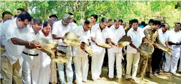  ??  ?? BOC Board Director Ranel T. Wijesinha and Ceo/general Manager Senarath Bandara strewing sand at the ceremony. Also present were Sales and Channel Management Deputy General Manager C. Amarasingh­a, IT Head M.M.L. Perera, NCP AGM Ranjith Welikannag­e,...