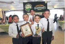  ??  ?? Club Ecológico de la Escuela Pedro Nufio, de la comunidad de Hato Nuevo 1, Choluteca, ganador del primer lugar.