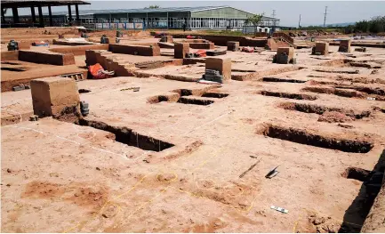  ??  ?? The Shuanghuai­shu site on the south bank of the Yellow River in central China’s Henan Province provides key proof of the origin of the more than 5,000-yearlong Chinese civilizati­on. — All photos by Xinhua