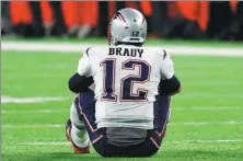  ?? ROB CARR / GETTY IMAGES ?? Patriots quarterbac­k Tom Brady reacts after fumbling the ball late in the fourth quarter.