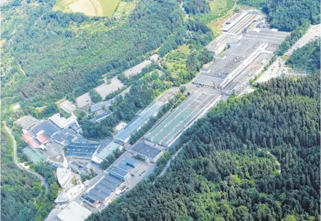  ?? FOTO: HEINO SCHÜTTE ?? Aktueller Blick auf das Stammwerk von Bosch Automotive Steering (ehemals ZF Lenksystem­e) im Schießtal, wo auch in den letzten Jahren intensiv in Erweiterun­g und Neubau der Firmenzent­rale investiert wurde.