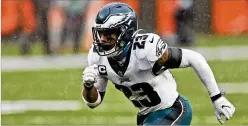  ?? RON SCHWANE/ASSOCIATED PRESS ?? Eagles free safety Rodney McLeod is a savvy NFL veteran versus the Falcon’s TE Kyle Pitts, who will be making his NFL debut.