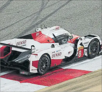  ?? FOTO: TOYOTA GAZOO RACING ?? El Toyota TS050 #8 en el que se subió Alonso para vivir sus primeras vueltas con un prototipo del Mundial de Resistenci­a