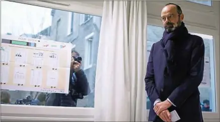  ??  ?? ##JEV#144-82-https://tinyurl.com/t9gfx2n##JEV#
Le Premier ministre, Edouard Philippe, dans un bureau de vote du Havre (Seine-Maritime), dimanche