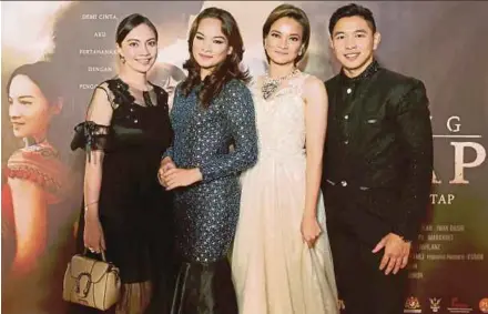  ?? PIC BY ZULFADHLI ZULKIFLI ?? (From left) Ethel Lampai Ringgit, Lina Johor, Diana Johor and Vincent Mallang Alfred at the press preview of ‘Peransang Rentap’ in Petaling Jaya recently.