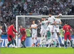  ??  ?? SELECCIÓN. España no pasó del empate ante Portugal.