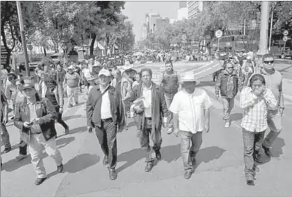  ?? Foto Jesús Villaseca ?? Maestros de la coordinado­ra en marcha pacífica del Ángel de la Independen­cia a Gobernació­n