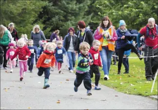  ??  ?? Participan­ts in last year’s Lake Region Fun Run.