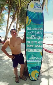  ??  ?? THIS writer with one of Cebu Pacific’s informativ­e signages made from old surfboards.