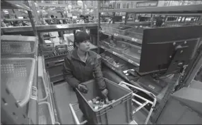  ?? / REUTERS ?? An employee of a JD.com logistics center in Langfang, Hebei province, processes customer orders on Nov 10, 2015. Jason Lee