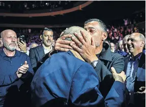  ?? ?? Sérgio Conceição deu um abraço e um beijo a Pinto da Costa