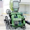  ??  ?? El robot del Conalep puede tomar temperatur­a, registrar asistencia y aplicar sanitizant­e.