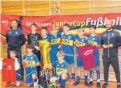  ?? FOTO: TSV/FVB ?? Die C-Junioren des TSV Warthausen (linkes Bild) und die D-Junioren des FV Biberach I treten jeweils als Bezirksmei­ster bei den Vorrundent­urnieren der Futsal-Meistersch­aft auf Verbandseb­ene in der Biberacher BSZ-Halle an.