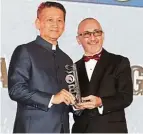  ??  ?? Looking abroad: Best Global Market (above Rm25mil) Platinum winner Julie’s Manufactur­ing Sdn Bhd director Martin Ang with Vogiatzaki­s.