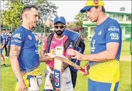  ??  ?? CSK coach Stephen Fleming (R) in conversati­on with Faf du Plesis (L) and RR skipper Ajinkya Rahane