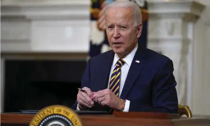  ?? Photograph: Evan Vucci/AP ?? Joe Biden is preparing to sign an executive order to increase the minimum wage to $15 an hour for federal contractor­s.