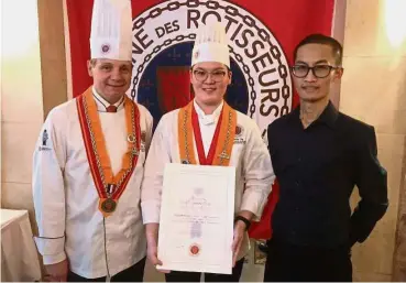  ??  ?? Passionate about cooking:
Ng (centre) with juror Le Cordon Bleu Paris executive chef and culinary arts director Eric Briffard (left) and Ismail taking a picture together after her win. — Photo provided by Ng