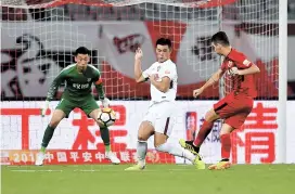  ??  ?? Shanghai SIPG’s Oscar scores against Tianjin Quanjian during their Chinese Super League match in Shanghai yesterday. — IC