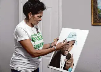  ?? Phelan M. Ebenhack/Associated Press File Photo ?? Mona Hardin recounts the events surroundin­g the death of her son, Ronald Greene, as she holds a painting of him in Orlando, Fla.