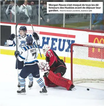  ?? PHOTO HUGO LACROIX, AGENCE QMI ?? Morgan Nauss s’est moqué de tous les défenseurs des Huskies avant de déjouer leur gardien.