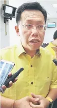  ??  ?? Dr Sim speaking to reporters at the Sarawak Turf Club.