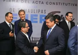  ?? ESPECIAL ?? El edil junto al gobernador asistió a la firma de acta constituti­va.