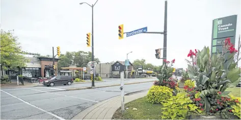  ?? BOB TYMCZYSZYN/POSTMEDIA NEWS ?? Thirteen restaurant­s will take part in Fall Restaurant Week on Lundy's Lane between Oct. 12-26.