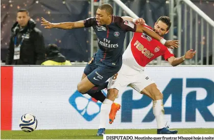  ??  ?? DISPUTADO. Moutinho quer frustrar Mbappé hoje à noite