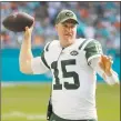  ?? Lynne Sladky / Associated Press ?? Quarterbac­k Josh McCown will get the start for the Jets on Sunday against the Bills.